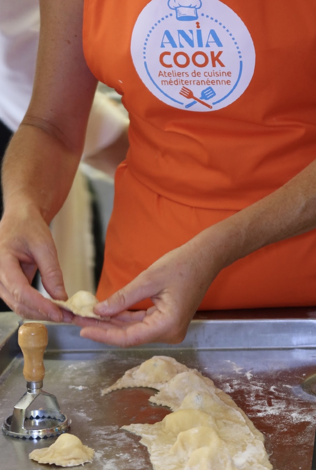 BIEN PLUS QU'UN COURS DE CUISINE BIEN PLUS QU'UN COURS DE CUISINE